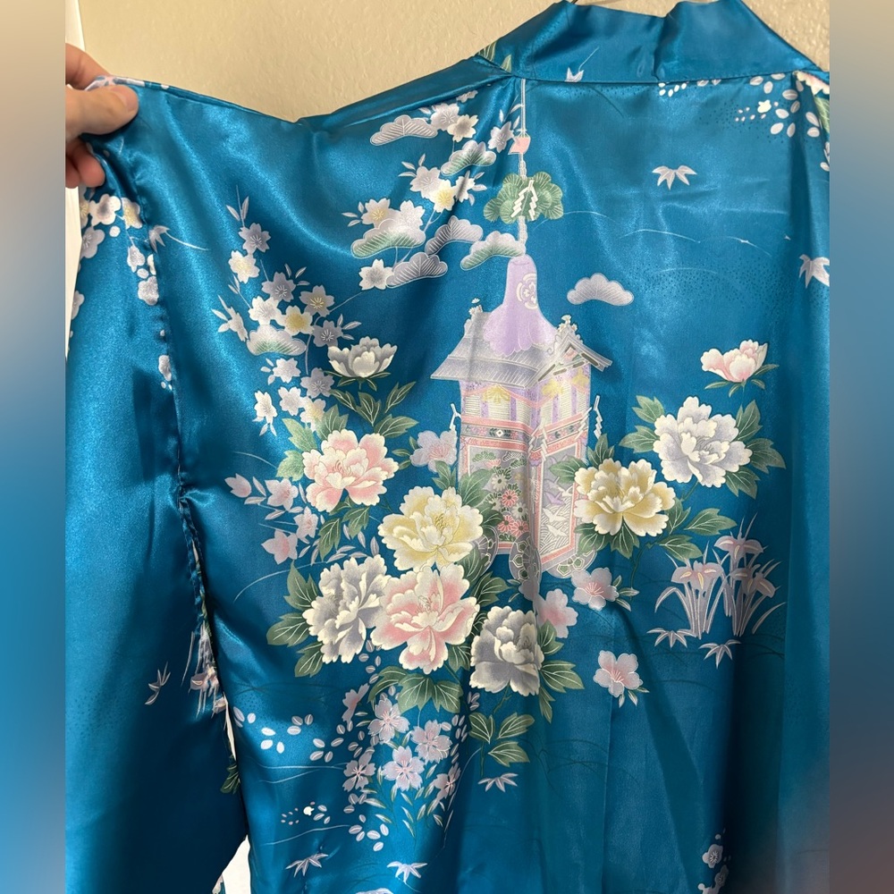 Traditional Satin-Feel Kimono, One Size - Picture 5 of 6